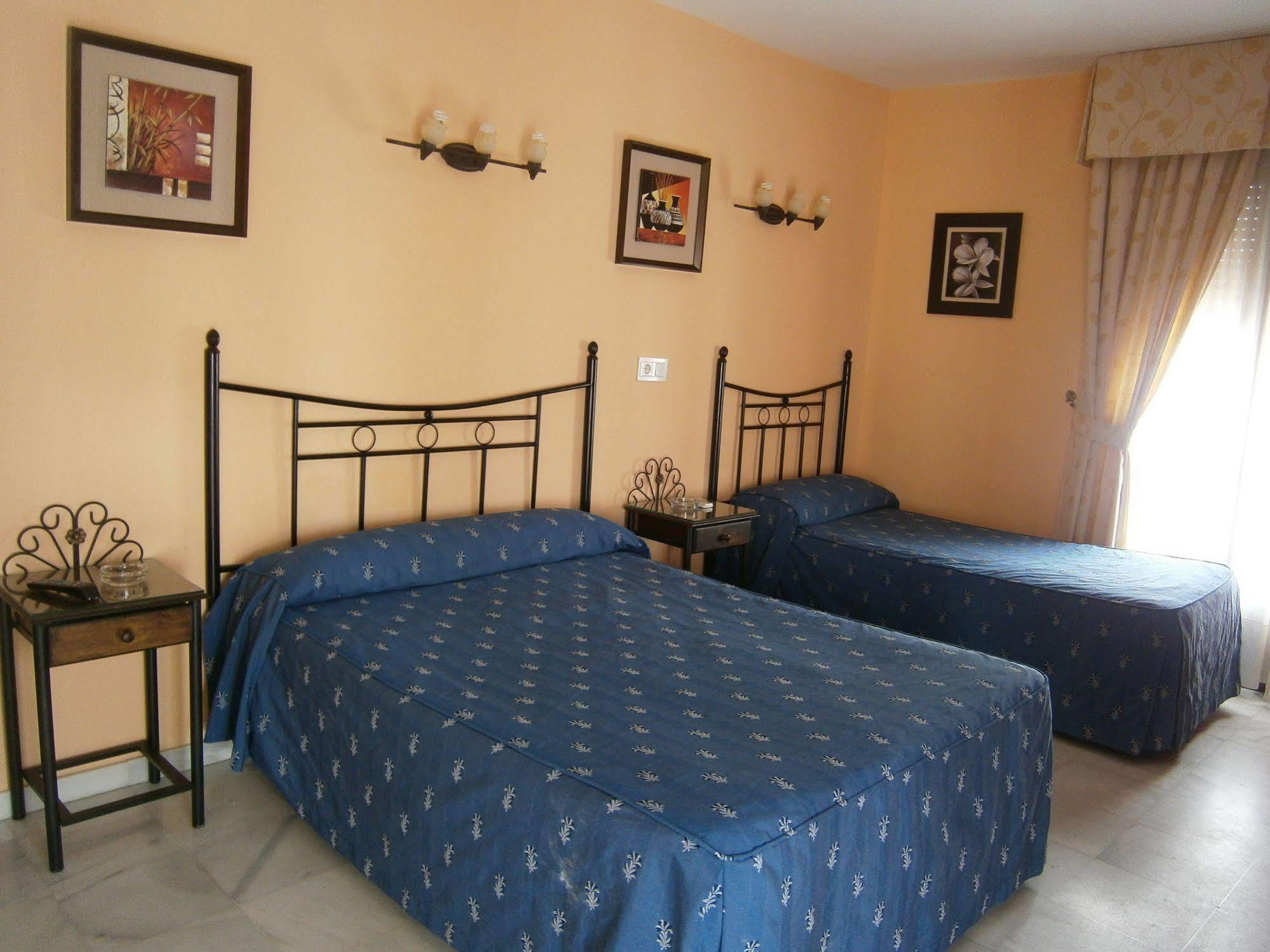 Hostal Almanzor Córdoba Buitenkant foto